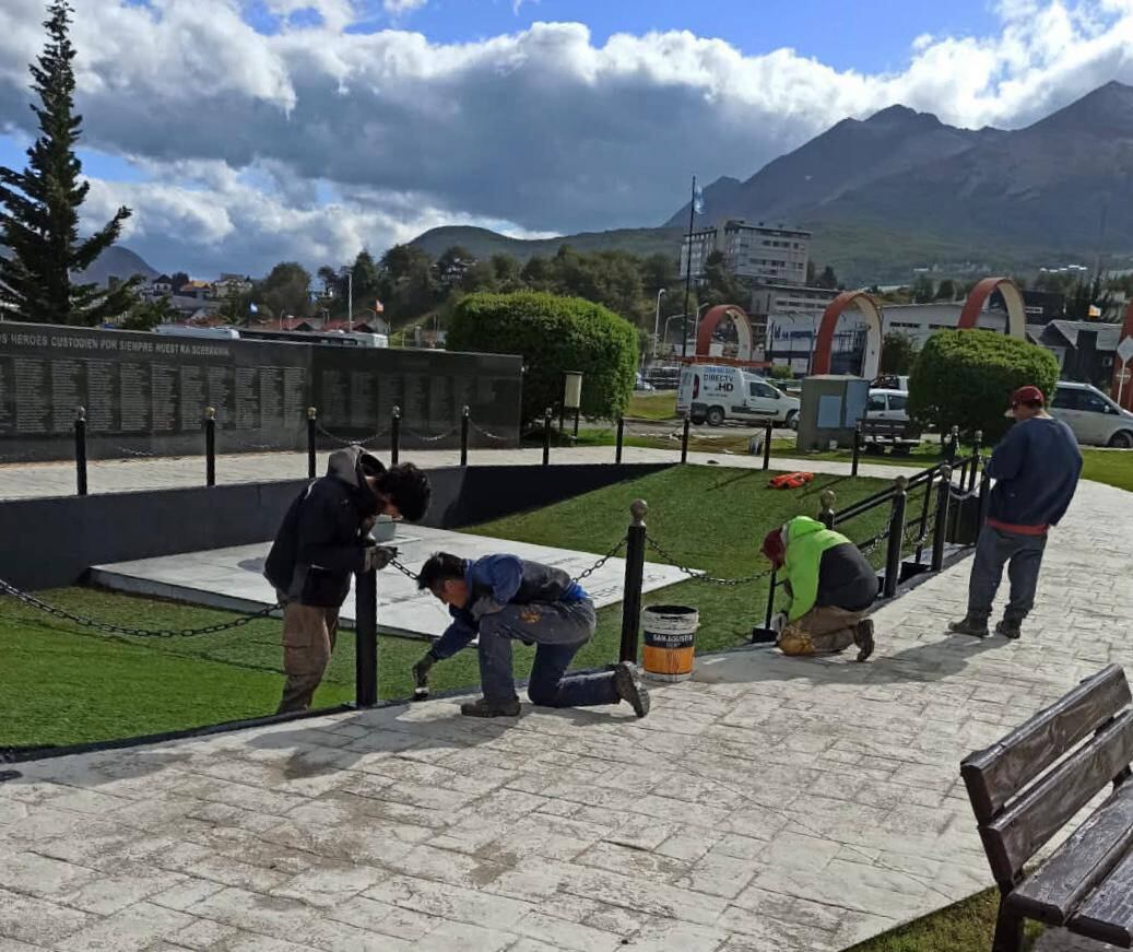 Mantenimiento de la Plaza Islas Malvinas, Ushuaia.