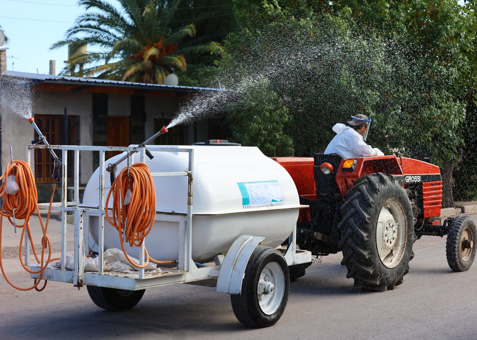 La Municipalidad de Maipú continúa con los operativos en contra del dengue por los barrios.