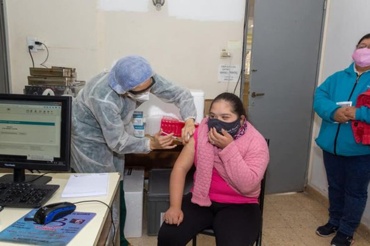 Soldini vacuna a personas con discapacidad