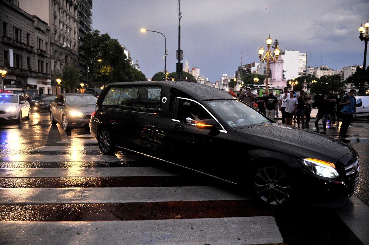 La llegada del cuerpo del exmandatario. Foto: Gentileza Clarín