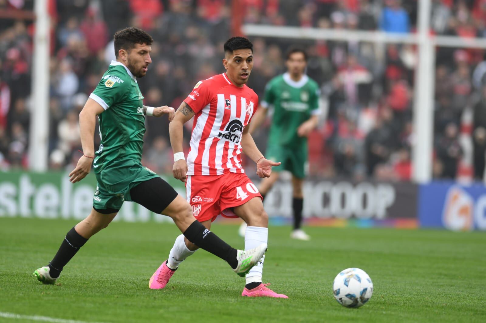 Instituto y Banfield, en Alta Córdoba, por la tercera fecha de la Zona A de la Copa de la Liga Profesional. (Ramiro Pereyra / La Voz)