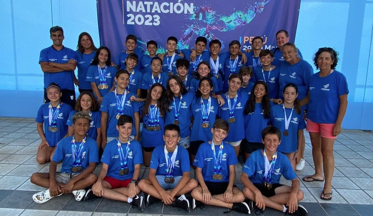 Selección Argentina Infantil que compitió en la Copa Regatas que se llevó acabo en la ciudad de Lima, Perú.