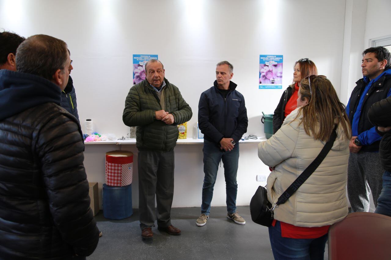 Werner Nickel y su equipo recorrieron el basurero  junto al intendente Sánchez