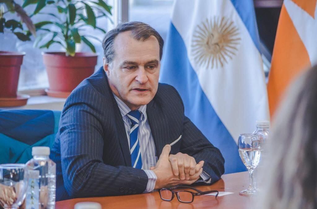 El Cónsul General de Francia en Argentina, Patrick Renard, mostró interés en la ciudad y expresó su contento por estar en Ushuaia.