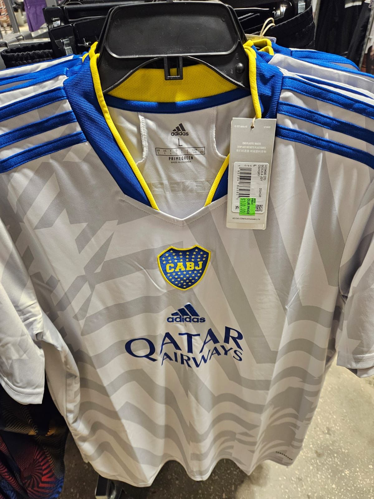 Esto es lo que vale una camiseta de Boca de Adidas en Miami.