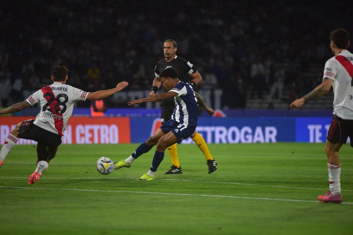 Talleres perdió ante un River que cortó la racha, y no se despega de la zona roja