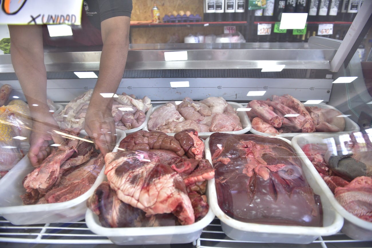 Registro en una carnicería local (La Cabala,  Barrio Los Boulevares) por las intoxicaciones que hubo en Buenos Aires por carne en mal estado