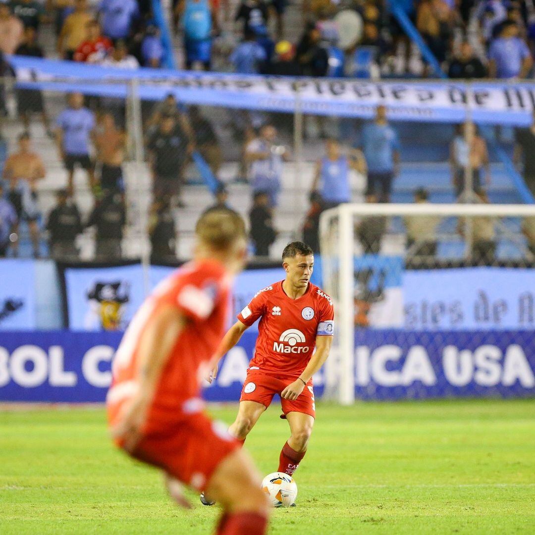 "Nos quedó un poco de bronca porque vinimos a buscar el triunfo, pero en la Copa es bueno conseguir el empate”, remarcó Santiago Longo del empate de Belgrano ante Delfín en Ecuador. (Prensa Belgrano)