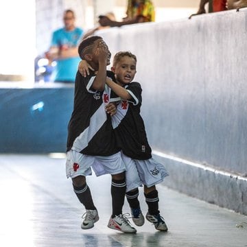 Las inferiores del Vasco y un festejo a lo Belgrano.