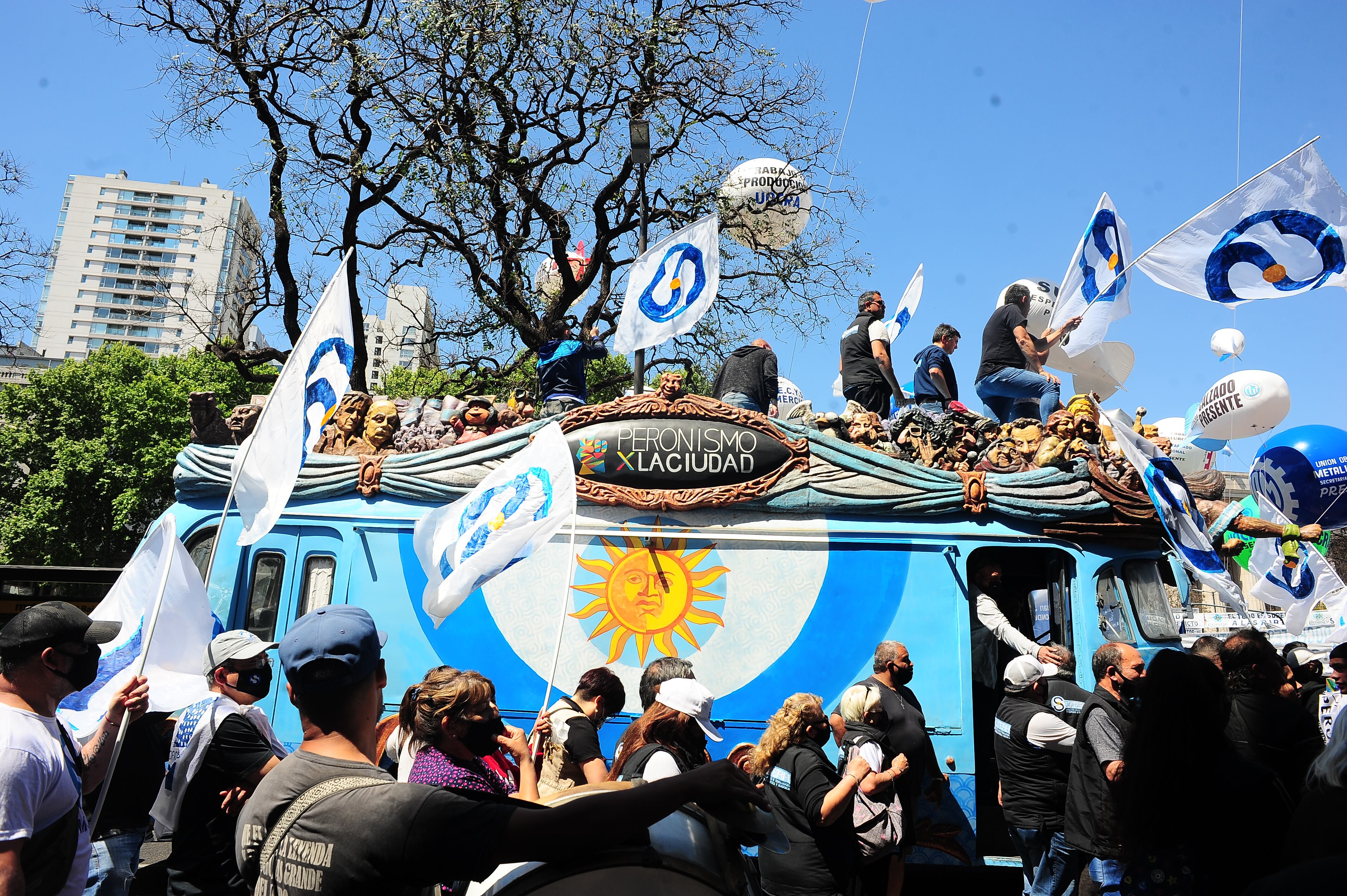 Manifestacion de la CGT en Paseo Colon y Av Independencia. (Foto Clarín)