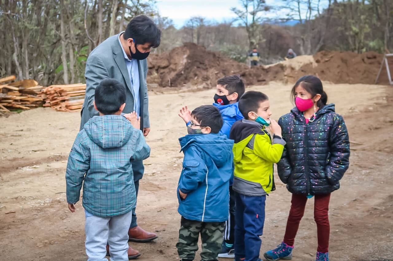 El intendente Daniel Harrington recibió a los niños del Jardín N° 13 Zhioshi.