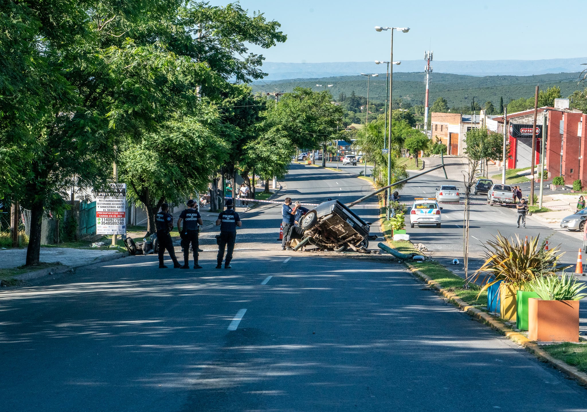 Impresionante accidente en la ciudad de La Falda. Por causas que se intentarán establecer, el conductor habría perdido el control del rodado.