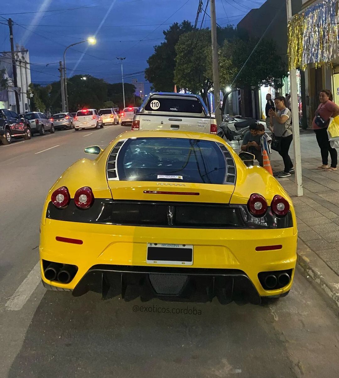 Apareció una Ferrari amarilla en Jesús María.