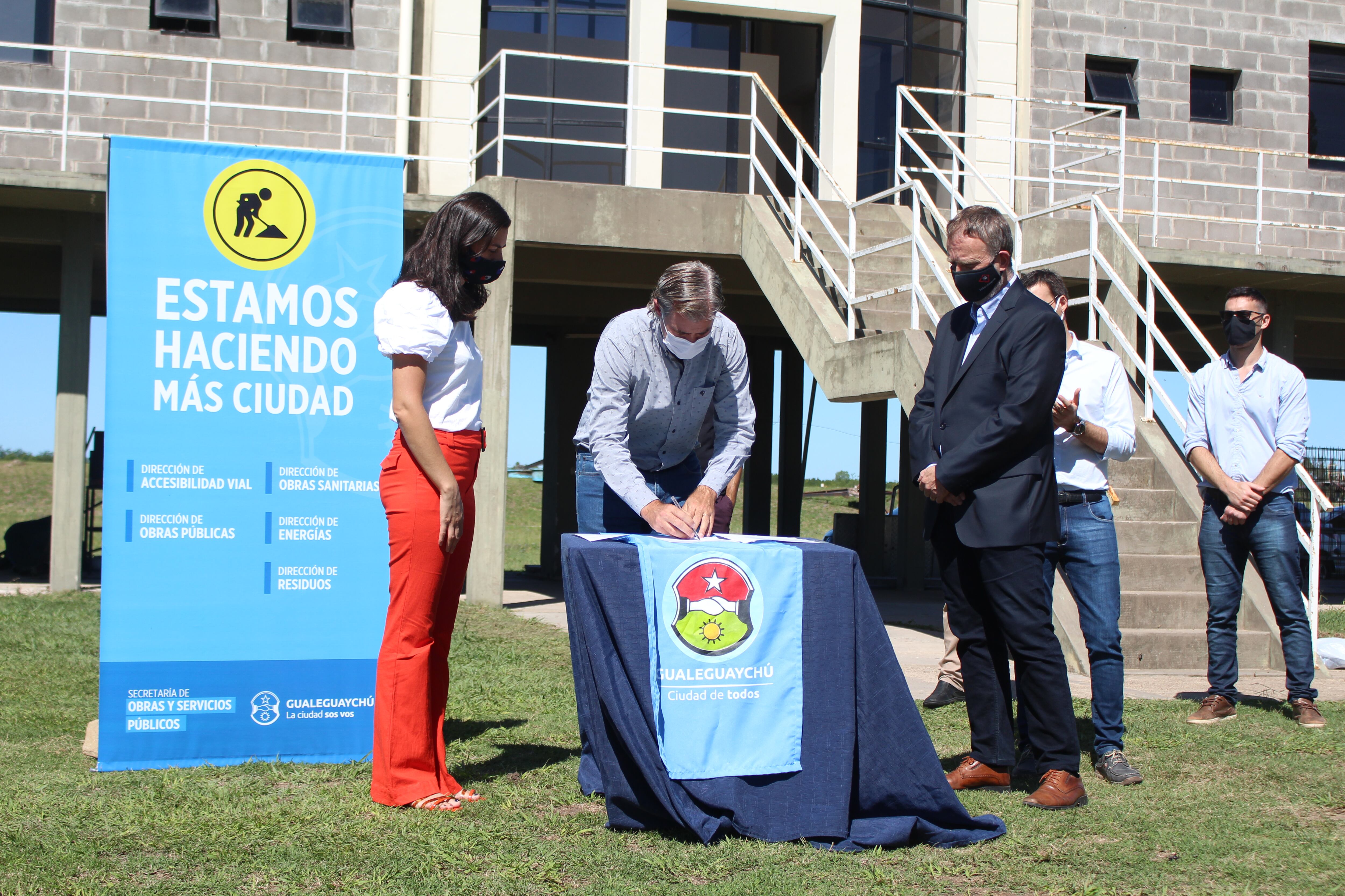 Firma parque solar municipal de Gualeguaychú