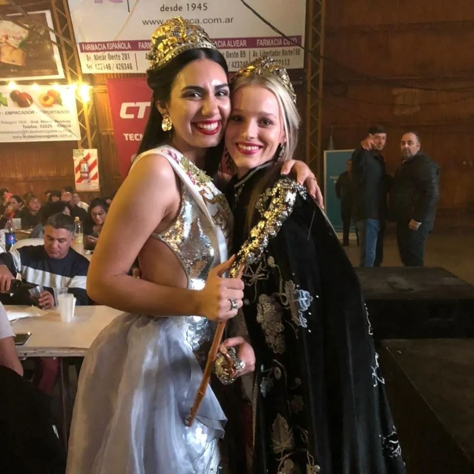 Natasha y Giuliana en la Fiesta Nacional de la Ganadería.