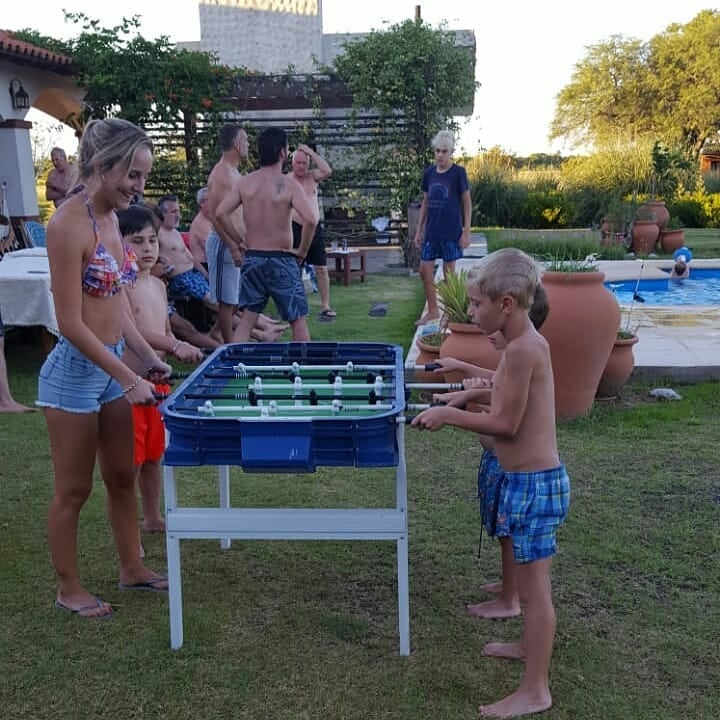 Cómo es la casa campo de Gabriel Batistuta que tiene cancha de vóley y de golf