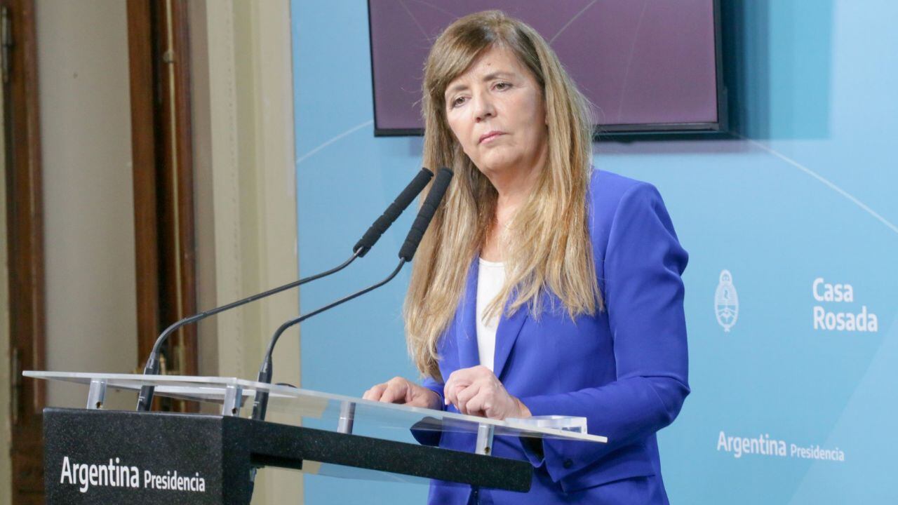 Gabriela Cerruti esta tarde en conferencia de prensa.