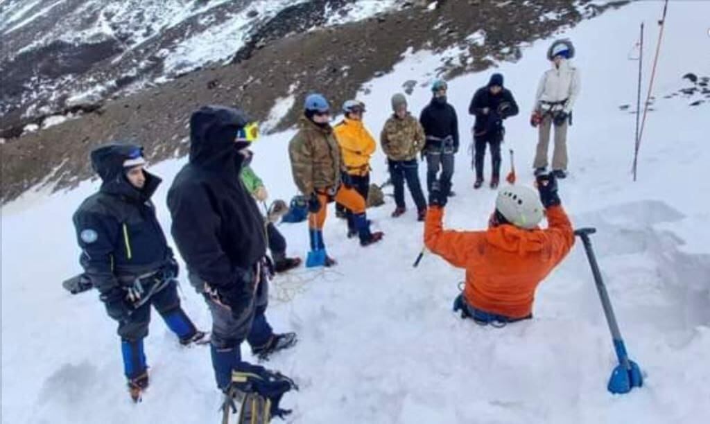 Defensa Civil, el tránsito glacial y los caminos nevados