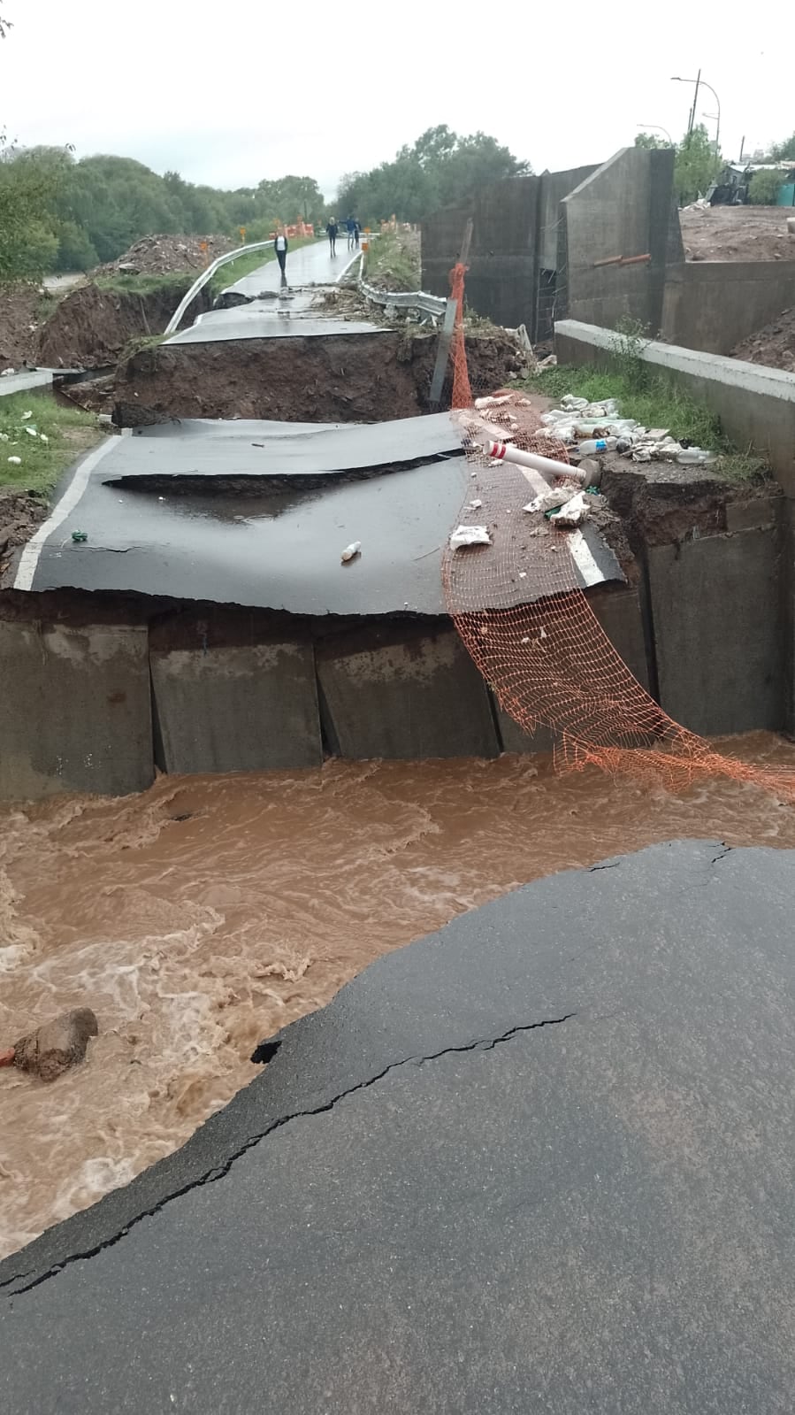 El bypass hundido en avenida Costanera.