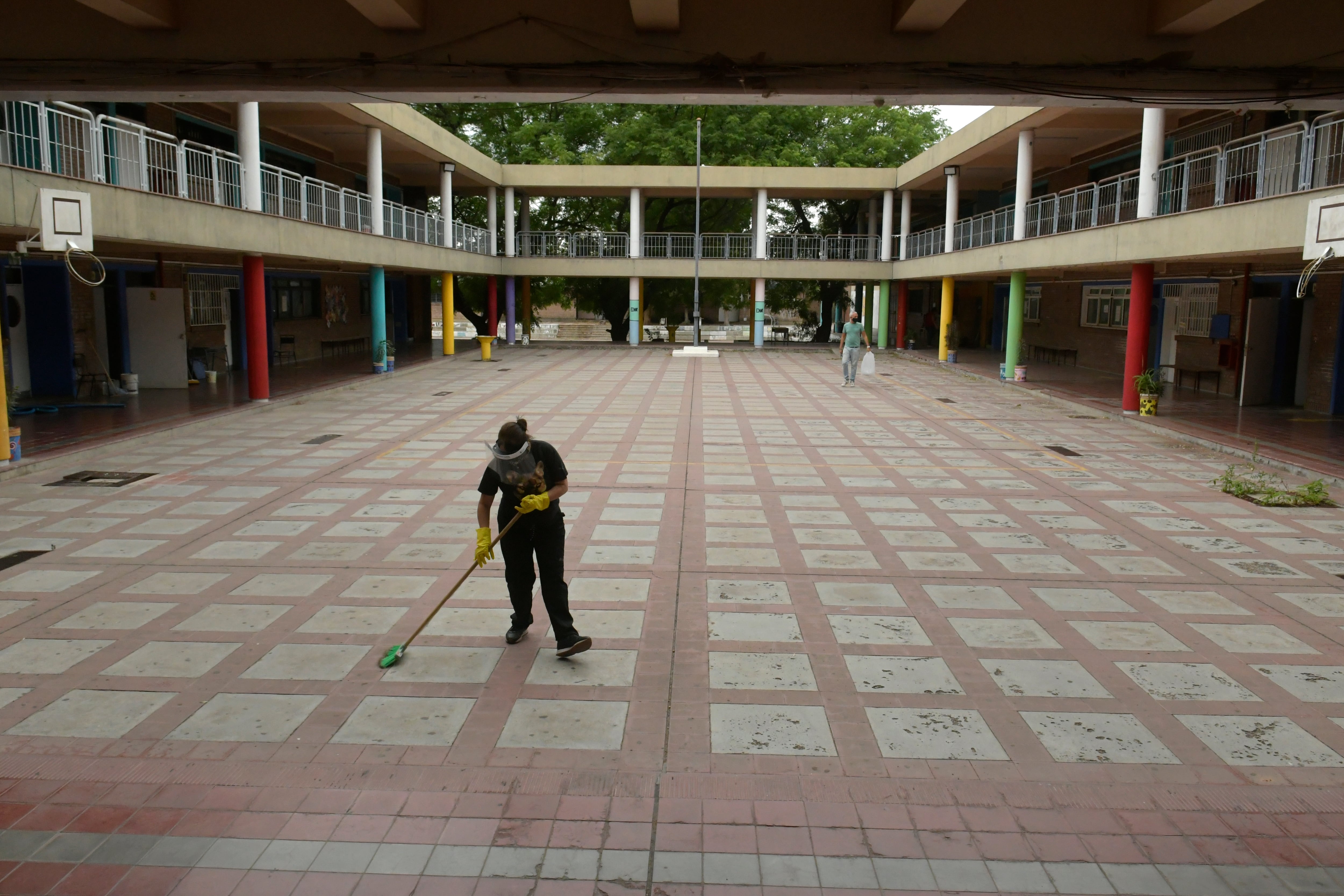 El patio escolar es el escenario recomendado para los actos de colación. (Orlando Pelichotti / Los Andes)
