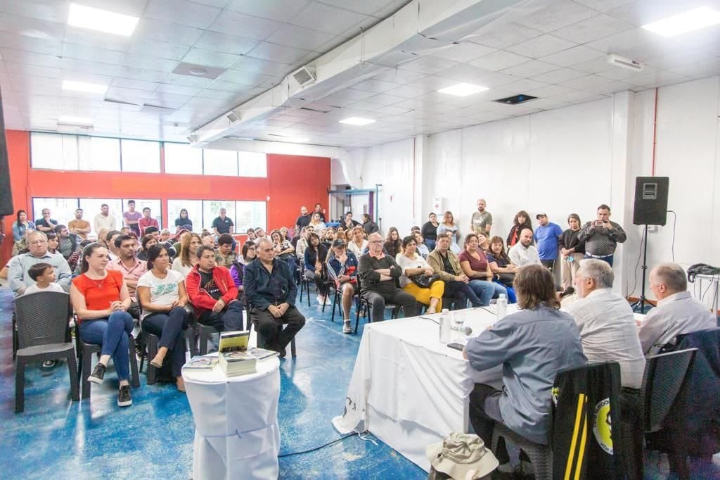 La Municipalidad acompañó la presentación del libro del padre Pepe Di Paola