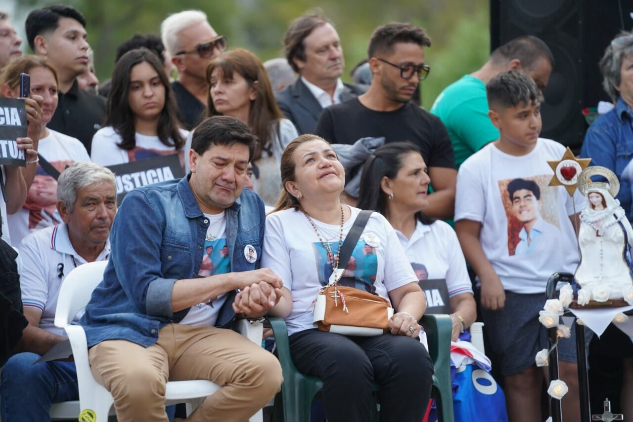 Los padres de Fernando Báez Sosa encabezaban esta tarde una ceremonia interreligiosa - Foto Clarín