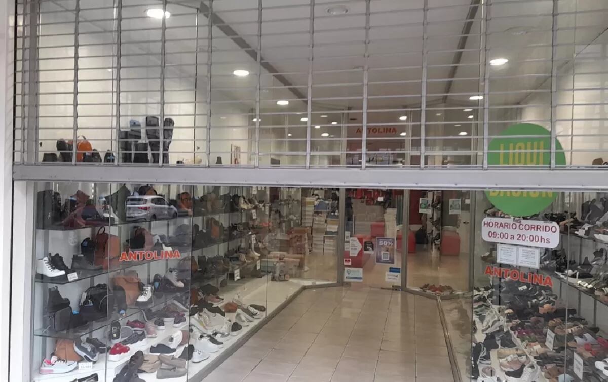 Allanamientos en varios comercios de Bahía Blanca por ropa y calzados “truchos”