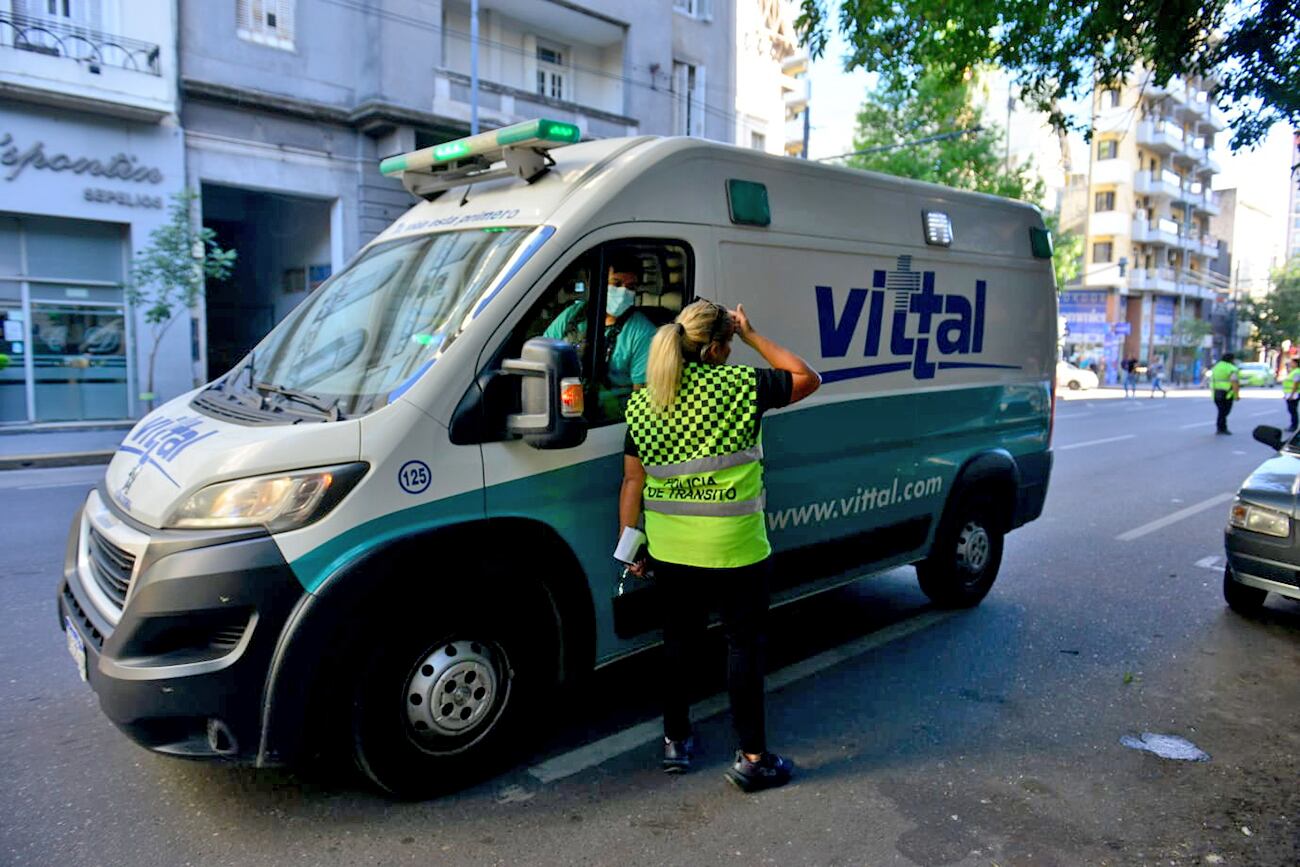 Córdoba. Un jubilado intentó prenderse fuego en la sede el PAMI. (Nicolás Bravo / La Voz)