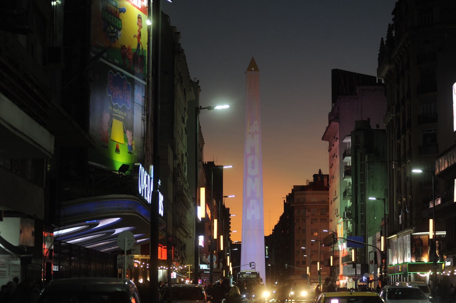 "La Mona" en el obelisco. Foto: Federico Lopez Claro