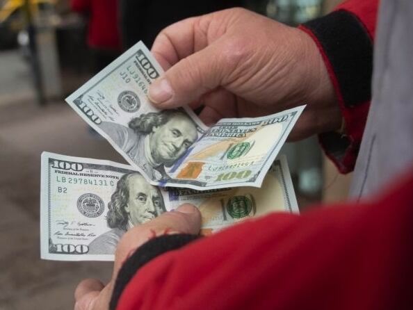 Tras el anuncio de las nuevas medidas económicas del Gobierno, el dólar “blue” cerró en $552.