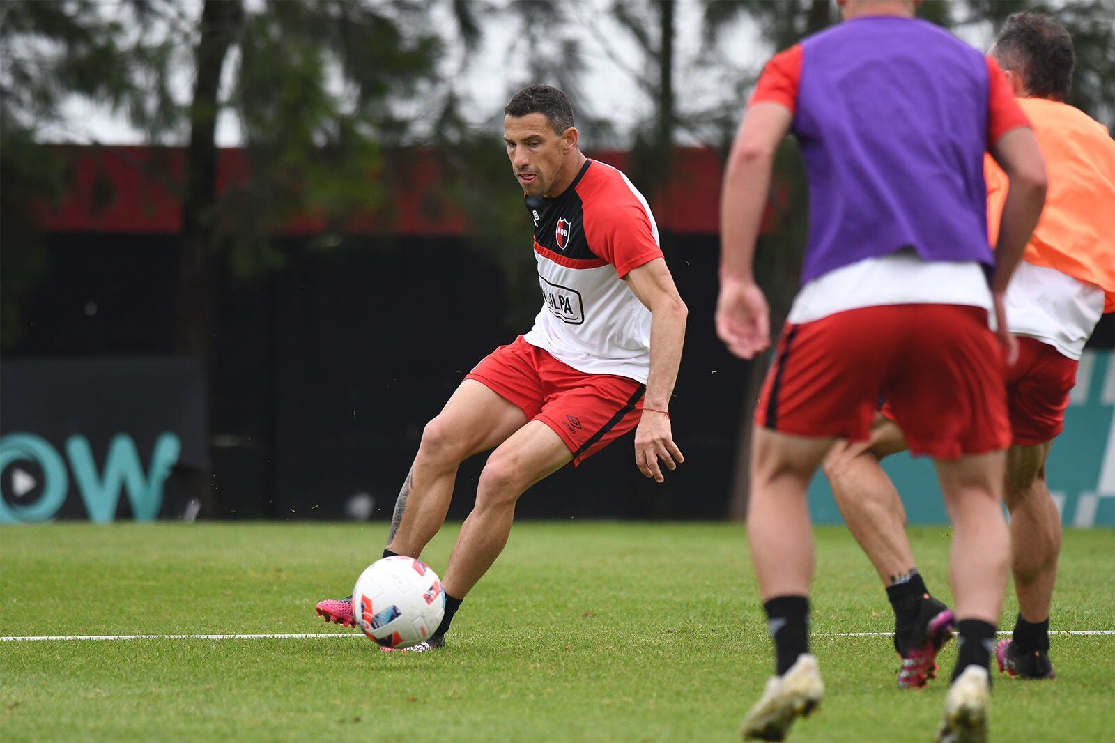 El ídolo leproso Maxi Rodríguez no formará parte de la convocatoria para viajar a Mendoza por problemas físicos. (@Newells)