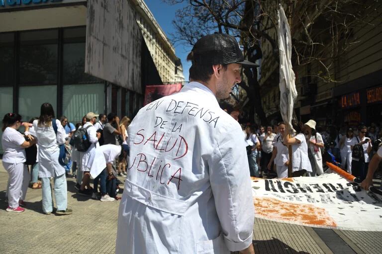 El ofrecimiento del incremento salarial no fue suficiente para los médicos manifestantes.