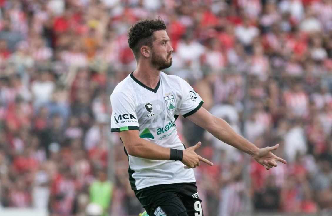 Tomás Molina se inició en Huracán, jugó en Ferro y viene del Juárez de México.