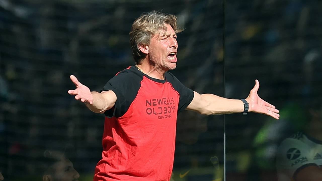 Gabriel Heinze anunció que dejará su cargo como director técnico de Newell's Old Boys.