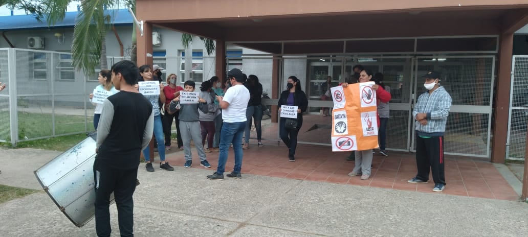 Escuela de Formosa protagonizó un escándalo al descubrir que una alumna llevaba cámaras en la mochila.