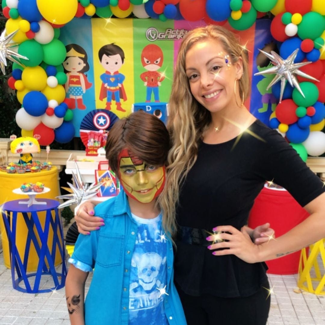 Gisela Bernal junto a su hijo Ian en el cumple de Dionisio