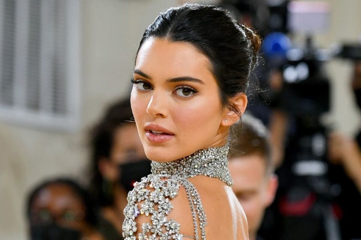 Kendall Jenner confirmó que ya no está soltera con una íntima foto