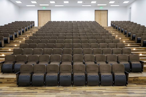 Fotografía cedida por el Ministerio de Obras Públicas del auditorio principal del nuevo edificio de Bioquímica de la FBQyF, Universidad Nacional de Tucumán.