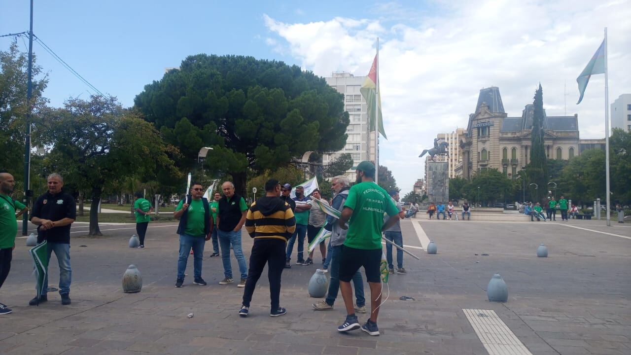 Referentes del Sindicato Unificado de Municipales de Tres Arroyos marcharon por la ciudad