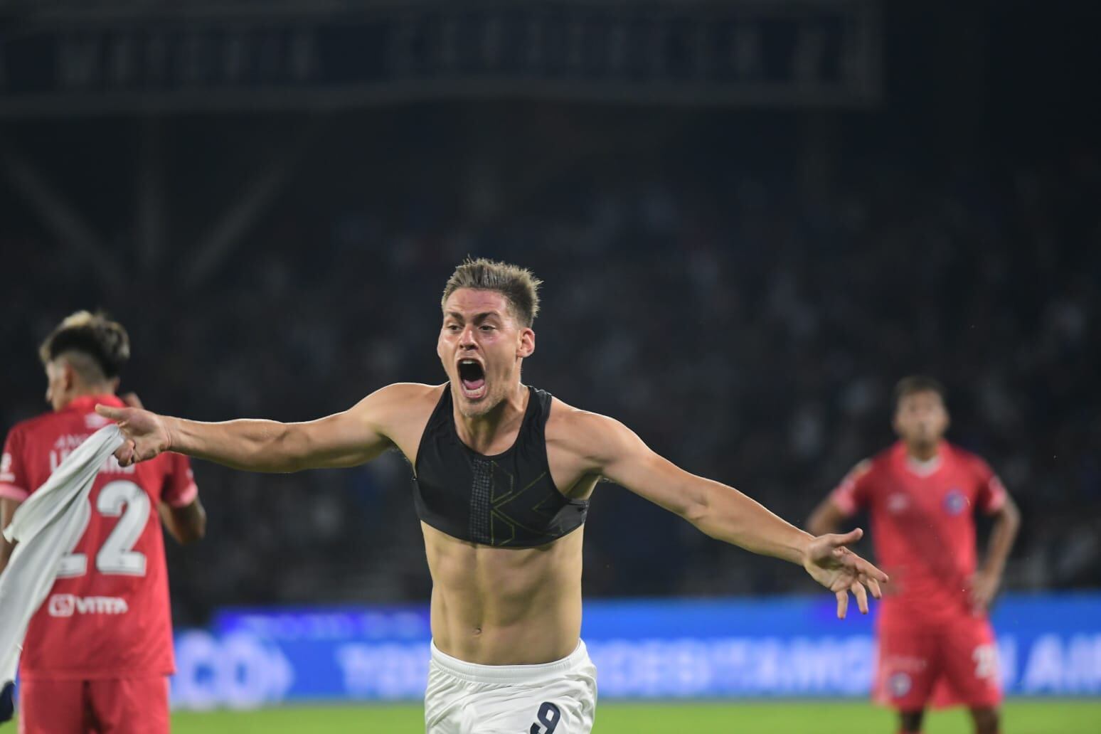 Federico Girotti marcó el 2-1 de Talleres ante Argentinos Juniors en el Kempes por la quinta fecha de la Copa de la Liga Profesional. (Javier Ferreyra / La Voz)