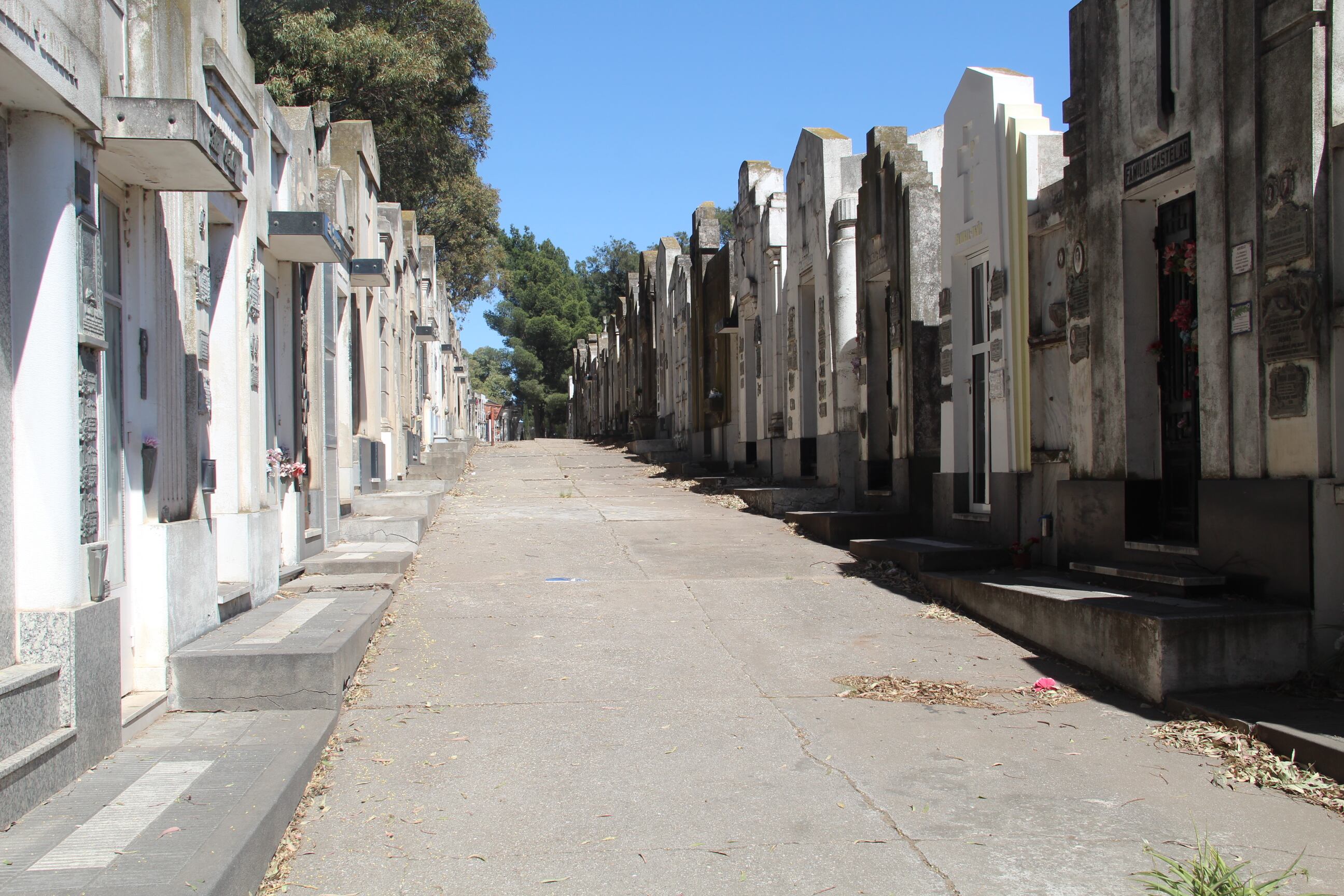 Construcciones de principios del siglo pasado en el cementerio puntaltense.