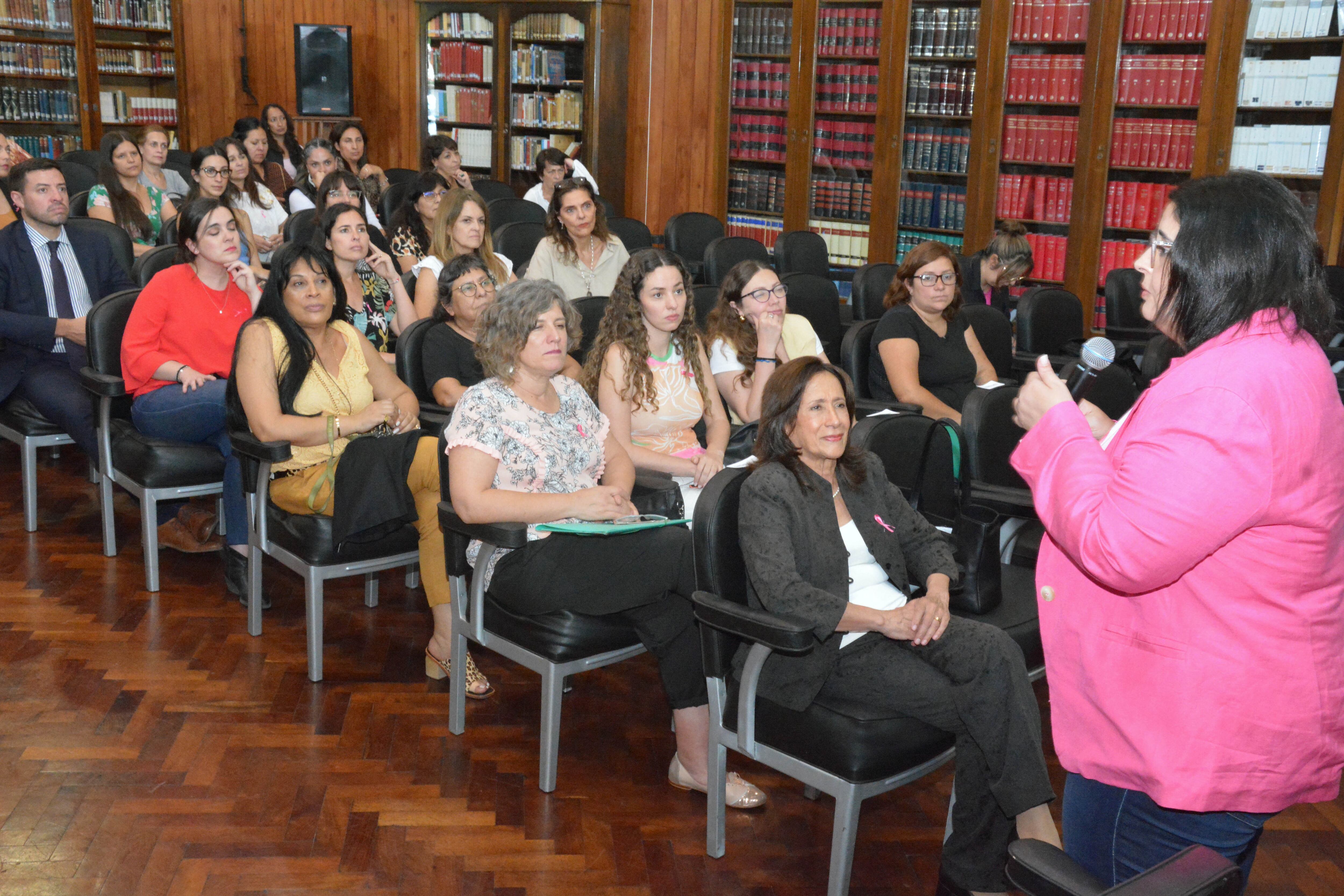 La Corte provincial auspició una exposición de la médica Noelia Bouhid sobre prevención del cáncer de mama.