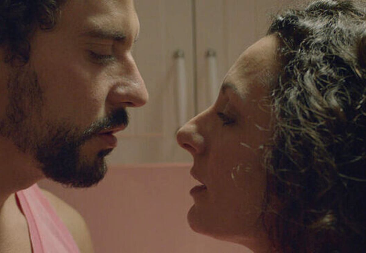 Netflix: la comedia romántica con tintes eróticos que enloqueció a todos y se posicionó entre las más vistas