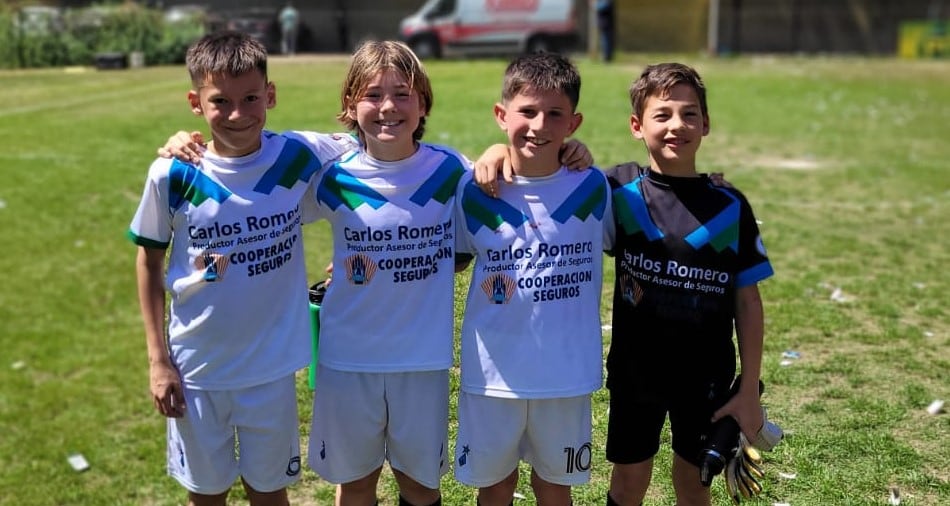 Equipo de Arroyito en el Torneo de Futbol Infantil de Canal 12