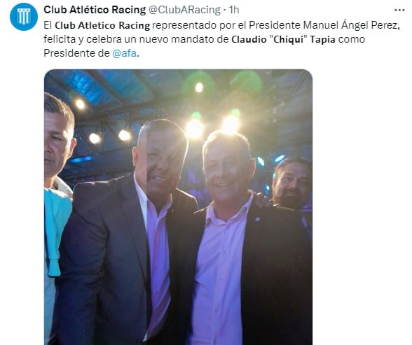 Manuel Pérez felicitó en persona a Claudio Tapia.