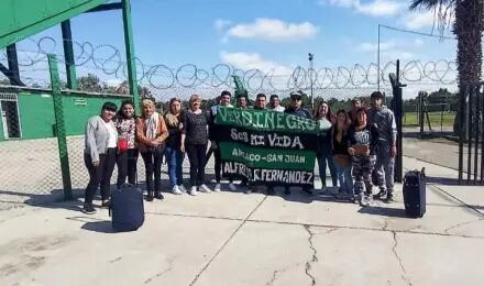 Tiró las cenizas de un difunto en la cancha de San Martín de San Juan y generó polémica en el club.