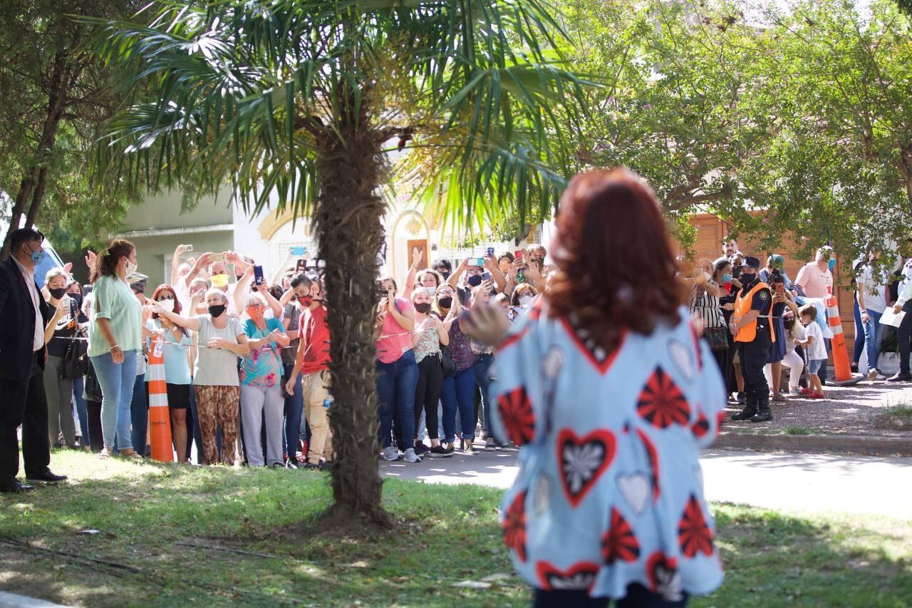 Cristina aprovechó el acto para criticar a Macri y le pidió al FMI mejorar tasas y plazos (Foto: Prensa CFK)