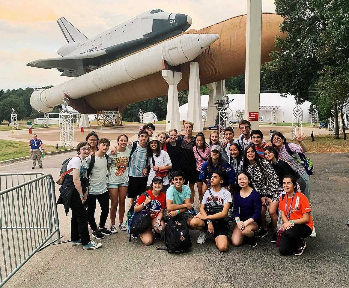 Tomás en el entrenamiento del Space Camp de la NASA, con niños de todo el mundo.