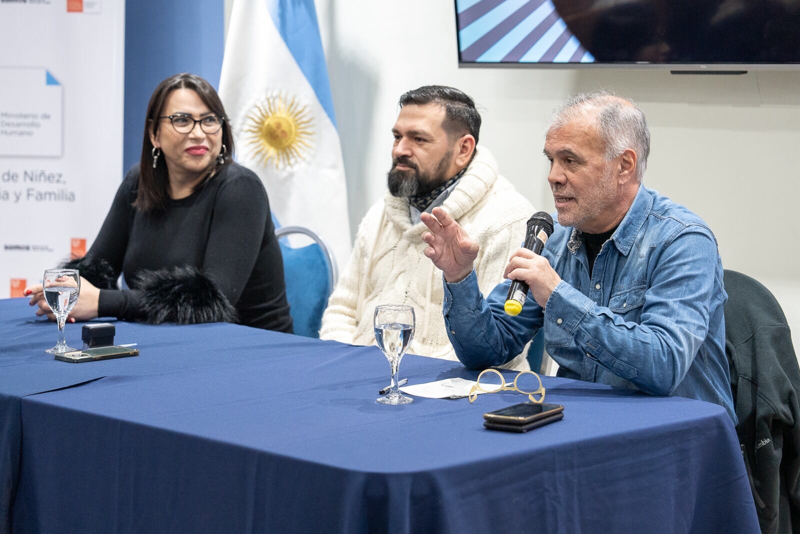 Firman un acuerdo para la protección de niños y adolescentes sin cuidados parentales