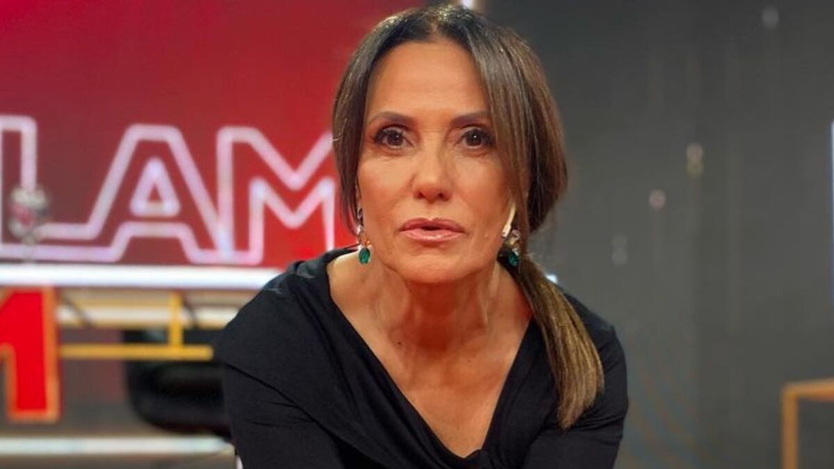A los 58 años, María Fernanda Callejón posó con un minivestido de cuero con mega escote y conquistó a todos
